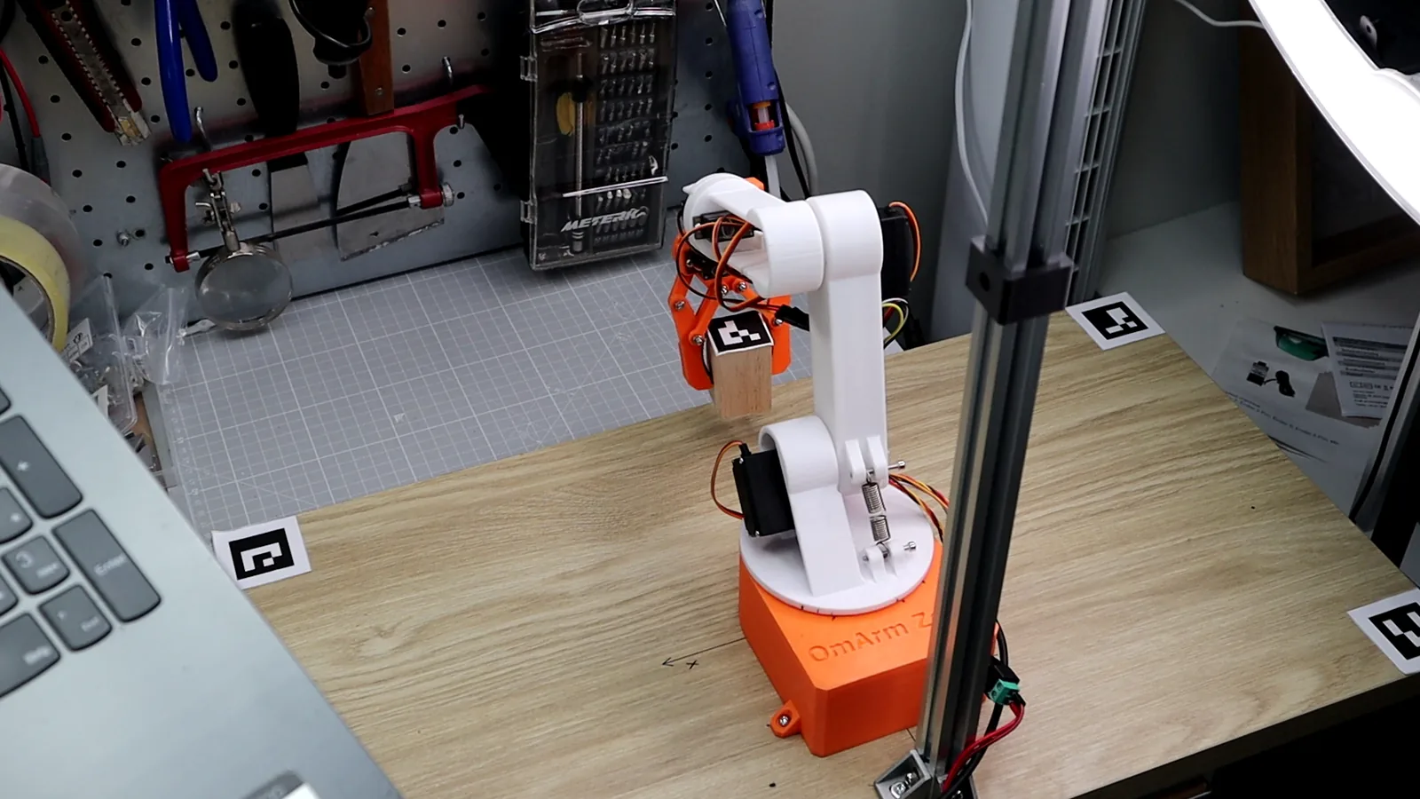 Real robot gripping the cube