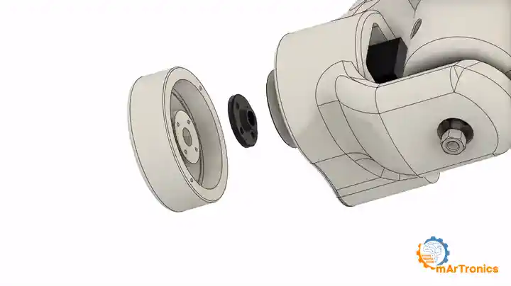 Animation of the horn going onto the spline, the flange disc over it, then the centre screw